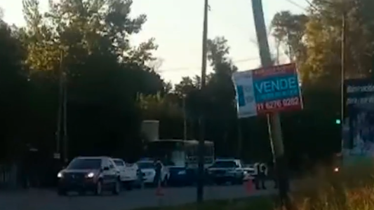 Video: la pareja que se escapaba de la cuarentena en colectivo