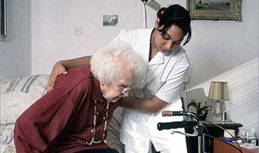 Coronavirus: quienes cuiden a adultos mayores deberán presentar una declaración jurada