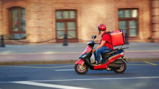 La Municipalidad autorizó a 17 bares y restaurantes a prestar servicio de delivery