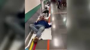 Video estremecedor: el colapso de un hospital de Madrid con pacientes en los pasillos