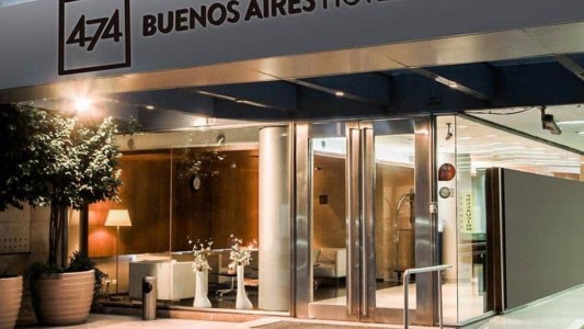 Increíble: se disfrazó de médico para sacar a su mujer de un hotel porteño