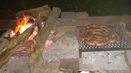 Coronavirus: violaron la cuarentena total para comer un asado y fueron detenidos