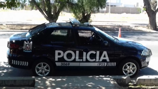 Un policía mendocino y su pareja rompieron la cuarentena para tener sexo en el auto