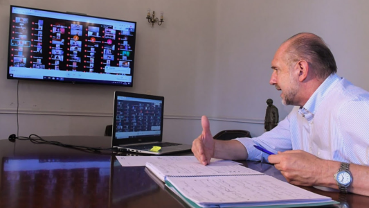 Perotti mantiene videoconferencias periódicas con intendentes y presidentes comunales