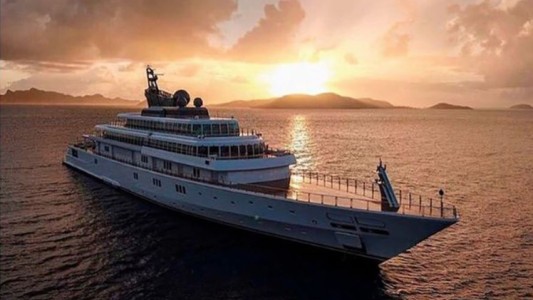 "Para evitar el virus": la foto de un multimillonario que causó indignación