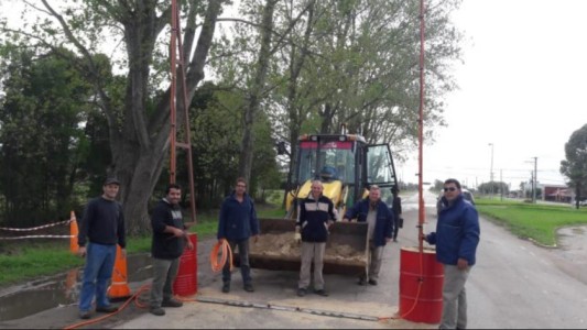 Colocan en Rauch un arco para desinfectar vehículos que ingresan al distrito