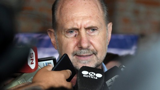 El gobernador Omar Perotti admitió que no descarta emitir una cuasimoneda