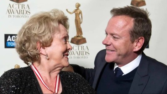 Murió la actriz Shirley Douglas, madre de Kiefer Sutherland