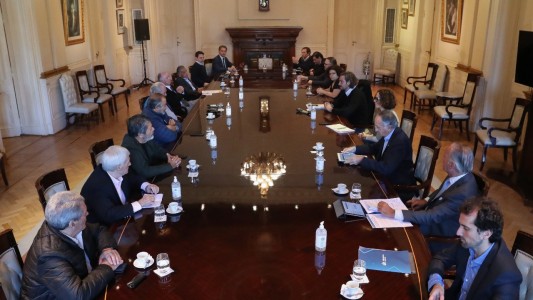 El Gobierno analizó con distintos sectores la apertura paulatina del aislamiento obligatorio