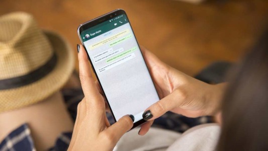 WhatsApp solo permite reenviar un mensaje por chat para combatir la información falsa sobre la pandemia de coronavirus