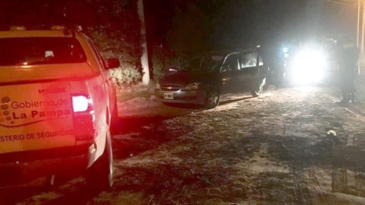 Cuarentena: la policía descubrió que una mujer llevaba a su amante en el baúl