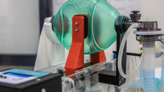 FCV e ICiVet Litoral testearon con éxito un respirador artificial