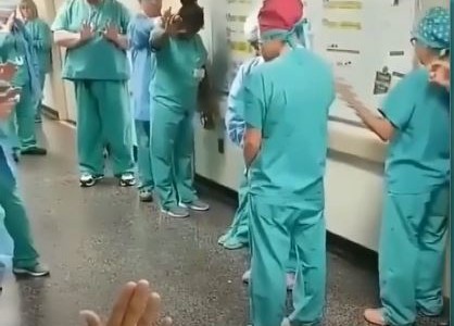 VIDEO: Médicos de Estados Unidos rezan por sus pacientes
