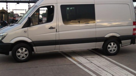 Detuvieron a tres mujeres en una camioneta sin justificativo para circular: una iba debajo de una manta