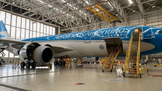 Audio: el emotivo saludo de la torre de control de Mendoza al vuelo humanitario que fue a China