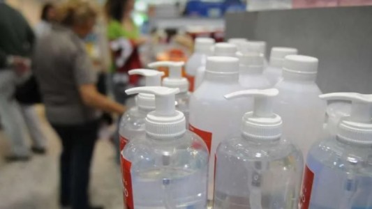 El Gobierno estableció el precio máximo del litro de alcohol en gel en $ 500