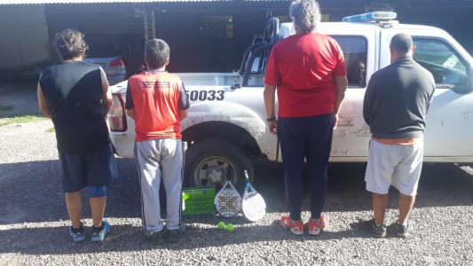 Violaron la cuarentena para jugar al pádel y fueron detenidos
