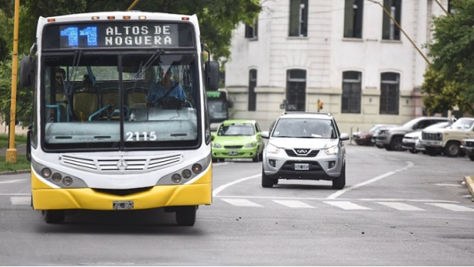 Las líneas de colectivos siguen funcionando con la frecuencia reducida