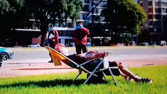 Tiene 85 años, fue a tomar sol a los bosques de Palermo y casi termina detenida