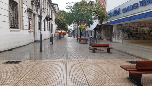 Tucumán: vestirán a los maniquíes de negro para mostrar el luto del comercio por la pandemia