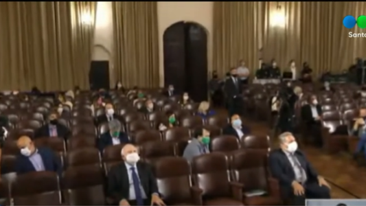 Histórica sesión de diputados en el Paraninfo de la UNL