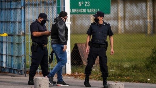 Relevaron a la cúpula de la cárcel de Florencio Varela: investigan muerte de un preso