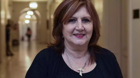 Para Adriana Cantero "dañar las escuelas es dañarnos a nosotros mismos"