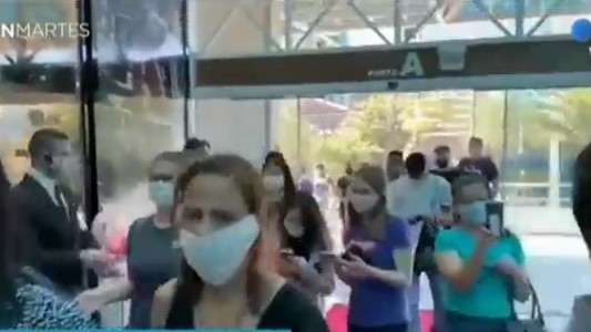 VIDEO: Reabrió un shopping de Brasil con alfombra roja y aplausos para los visitantes