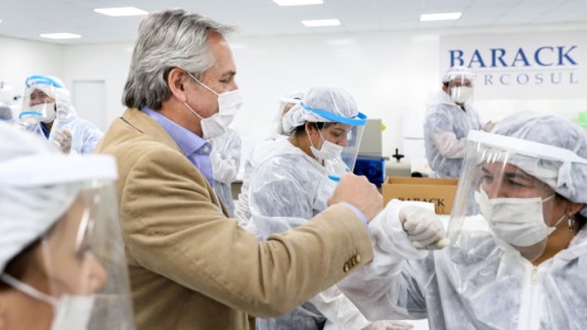 Día del Trabajador: el Presidente recorrió una fábrica y pidió "no bajar los brazos"