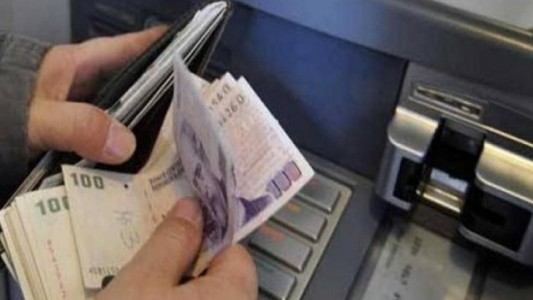 ¿Cómo comienza el pago de sueldos a estatales provinciales?