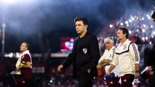 Marcelo Gallardo dona su saco para ayudar a comedores parroquiales