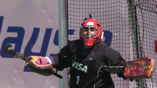 Titulares Esenciales: Mariela Antoniska ahora ataja penales como pediatra