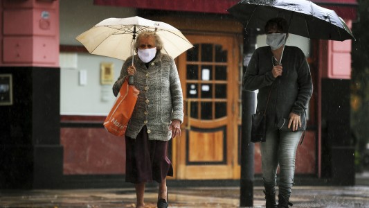 Para los especialistas, el "contagio controlado" es un "absurdo epidemiológico"