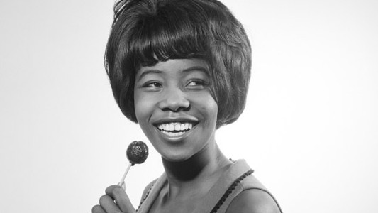 Murió Millie Small: la voz del hit "Lollipop" sufrió un derrame cerebral