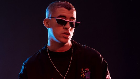 Bad Bunny lanza por sorpresa el álbum "Las que no iban a salir" y es furor