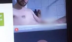 Escándalo por un alumno de la UBA que tomó una clase virtual desnudo en la bañera