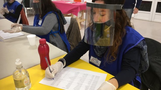 Desarrollo Social retomó la entrega de 30.000 tarjetas AlimentAR pendientes