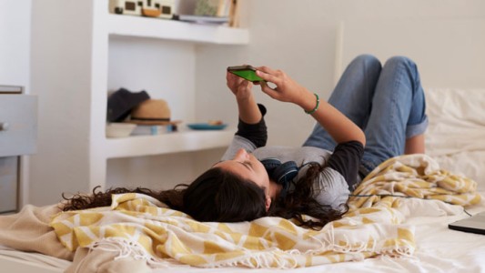 Adolescentes en cuarentena: hay que dejarlos "vivir a contramano" y "darles espacio"