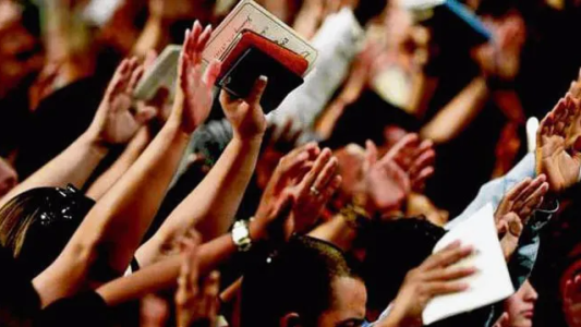 Los pastores evangélicos quieren hacer reuniones con la modalidad "autoiglesia"