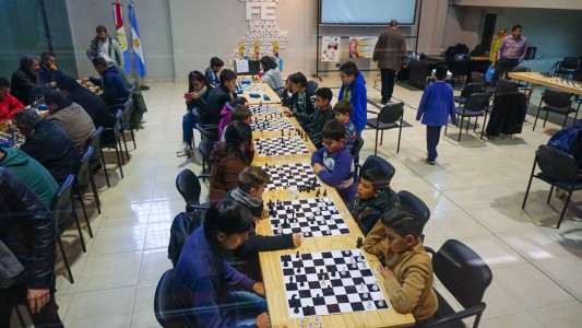 El ajedrez santafesino se adapta a la modalidad virtual y con fines solidarios