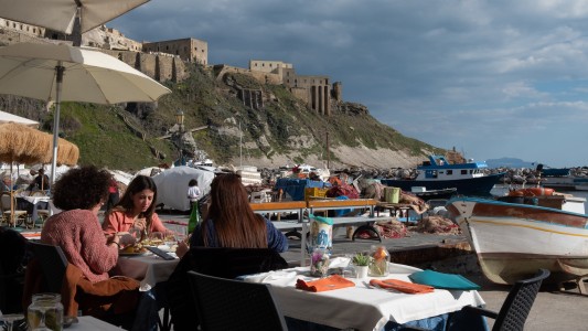 Italia apura la salida del aislamiento y en 15 días abrirá sus fronteras