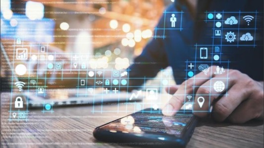 El gobierno congela las tarifas de telefonía fija y móvil, internet y TV paga