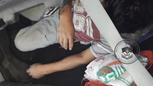 Escondido en un baúl, rompió la cuarentena al querer cruzar de Cipolletti a Neuquén