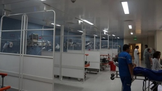 Denuncian a una médica que se contagió coronavirus por atender a su hermano