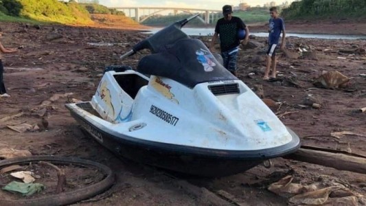 Video: por la bajante histórica, anduvieron en moto en el lecho del río Paraná