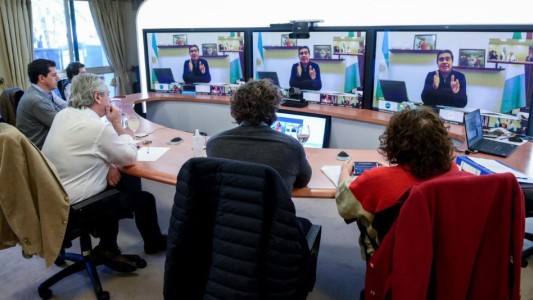 Antes del anuncio, el Presidente mantuvo una teleconferencia con los gobernadores