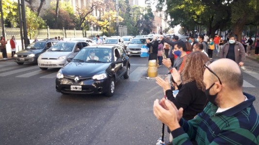 Caravana de médicos autoconvocados: marchan en contra de las amenazas, acusaciones y maltratos