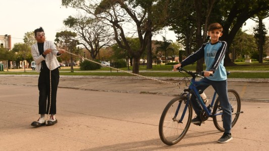 Artistas santafesinos acompañaron en las calles las salidas recreativas