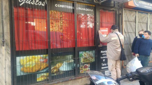 Clausuraron un bar en Rosario: había 10 personas sin barbijo adentro del local