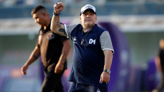 Maradona sigue como DT de Gimnasia hasta diciembre de 2021